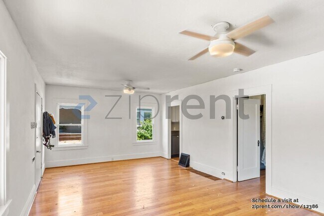 Building Photo - Unit