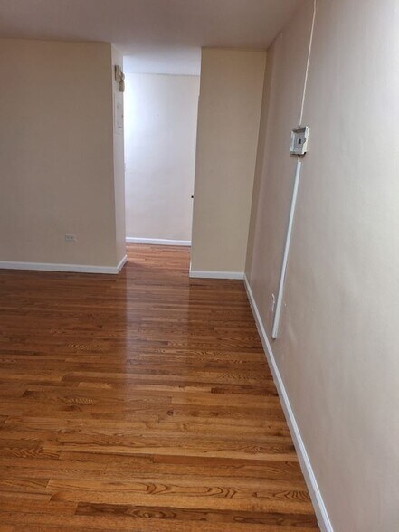 Building Photo - 12205 Flatlands Ave