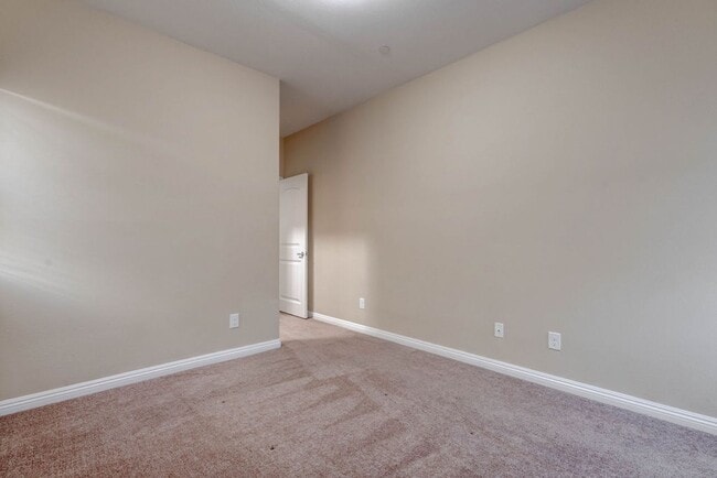 Building Photo - 1067 Fish Pond Ave