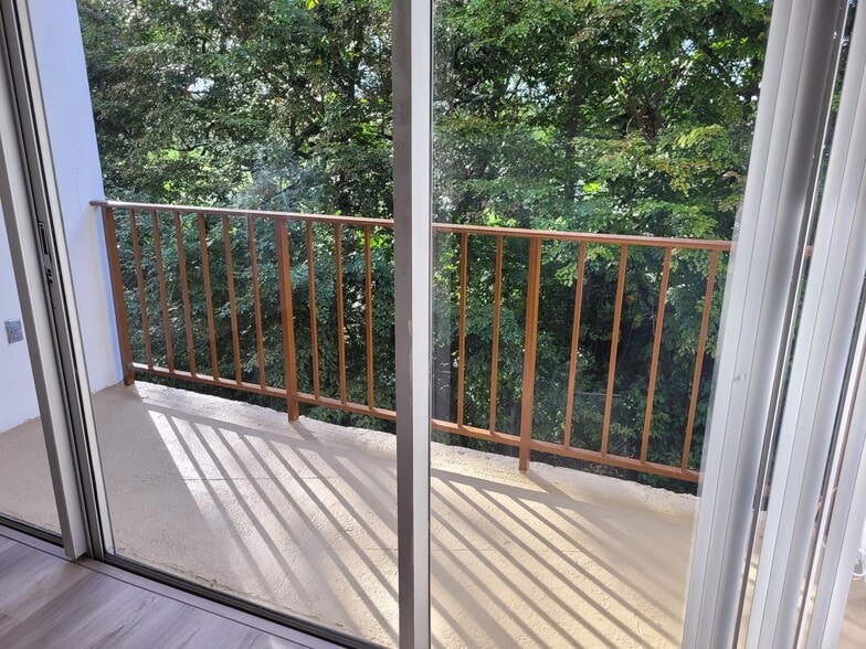 Balcony overlooking Green Area - 8860 Fontainebleau Blvd