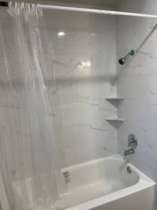 Building Photo - Charming 4-bedroom, 2-bathroom! Showings available NOW!