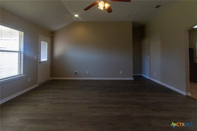 Building Photo - 217 Pointer St