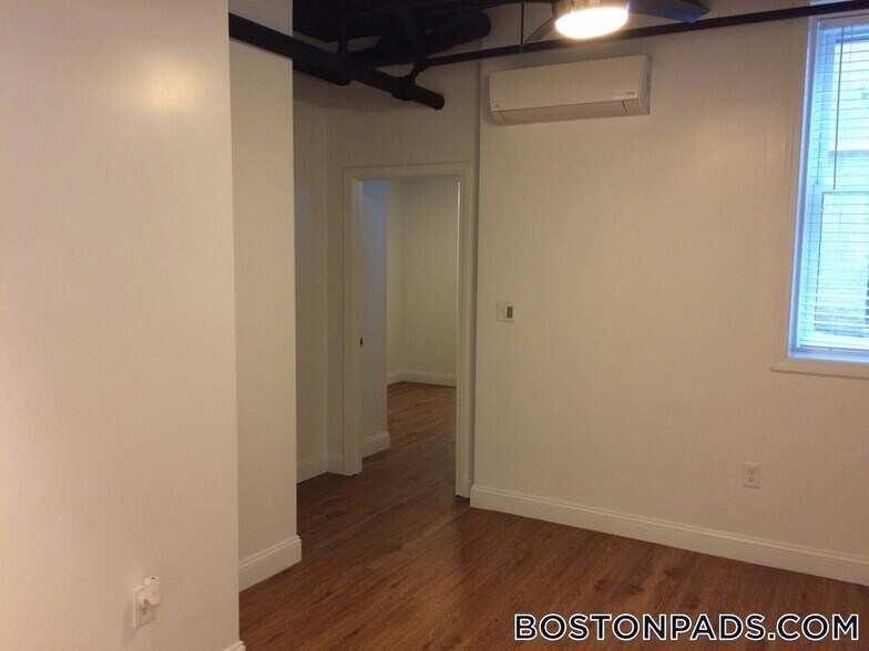 Building Photo - 149 Park Dr