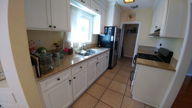 Building Photo - Gorgeous and Spacious 3-Bedroom 2-Bath home with Built-In BBQ, Garage, Hardwood Floors & Yard! MO...