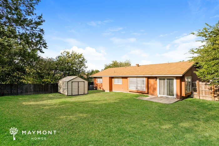 Building Photo - 1070 Hickory Trail St