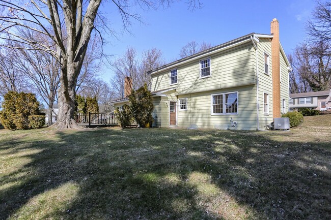 Building Photo - 332 Deerfield Rd