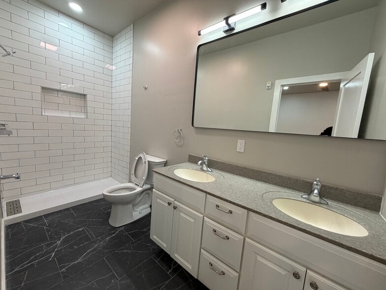 Building Photo - 711 Chew St