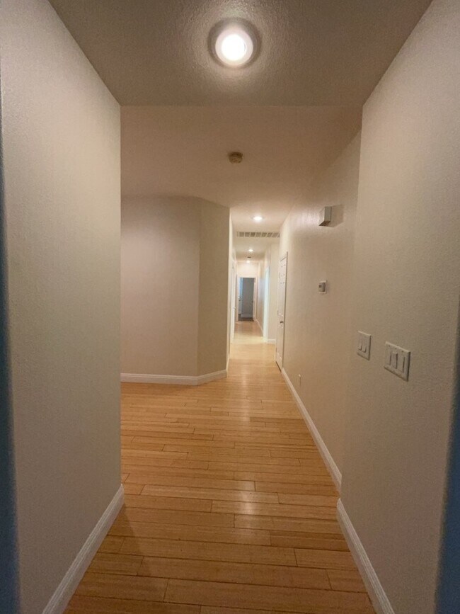 Building Photo - 6043 Eganridge Ct