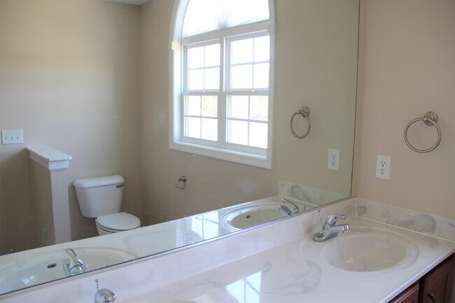 Building Photo - 107 Enchanted Way
