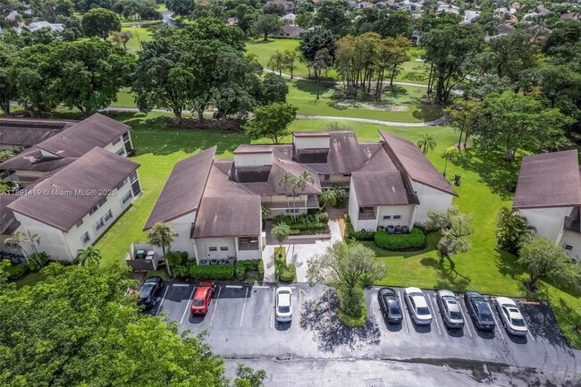 Building Photo - 8790 Holly Ct