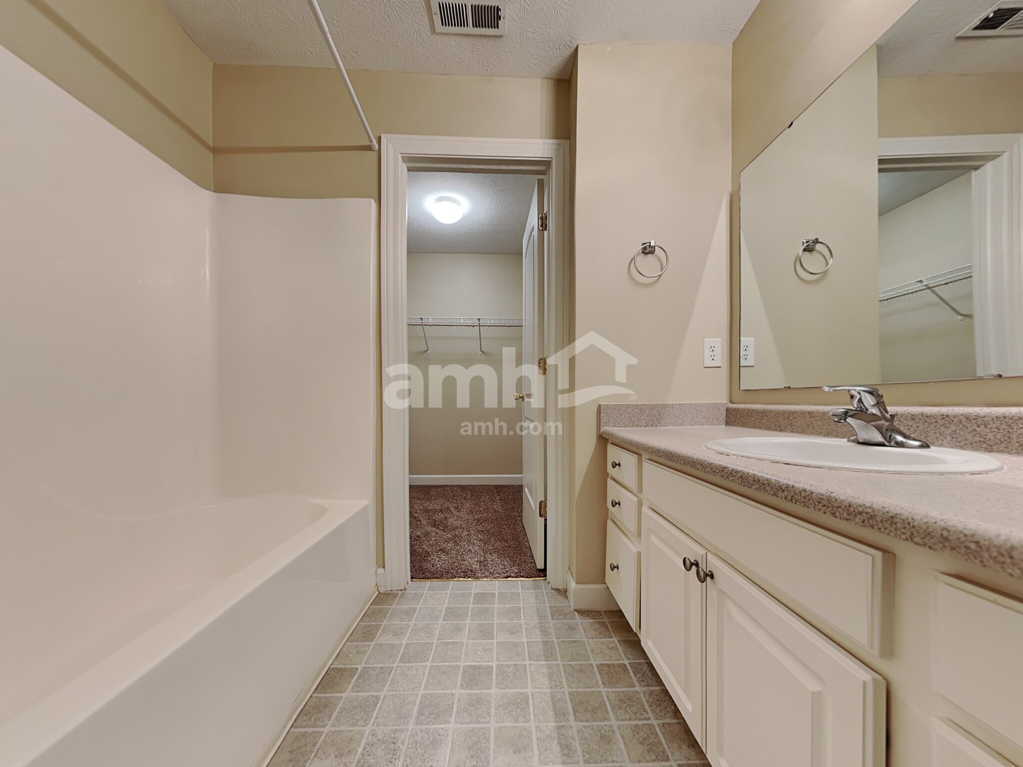 Building Photo - 5915 Cabot Dr
