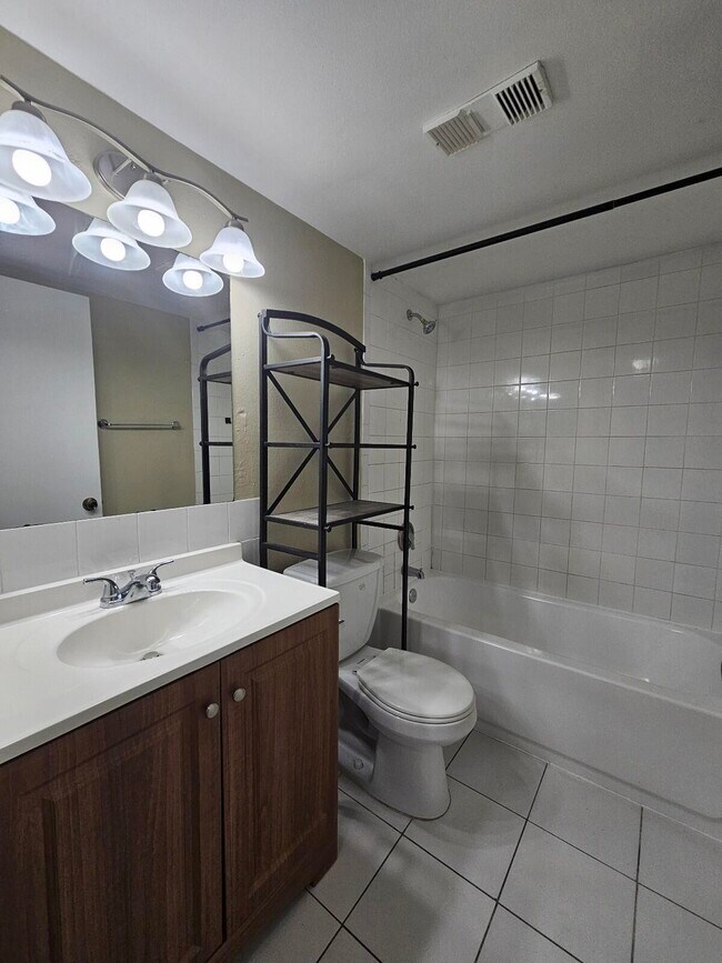 Building Photo - 1750 N Congress Ave