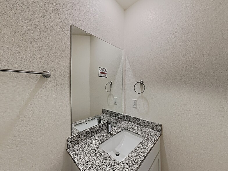 Building Photo - 437 Pebble Bend