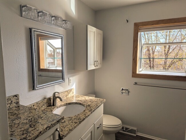 Building Photo - 582 S Everett Ct