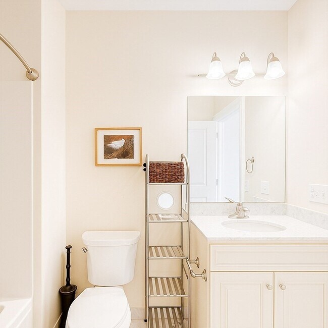 Building Photo - 463 Rutherford Ave