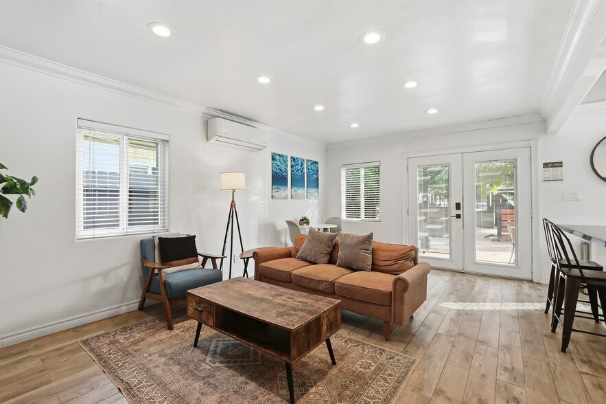 Building Photo - 2154 Oliver Ave