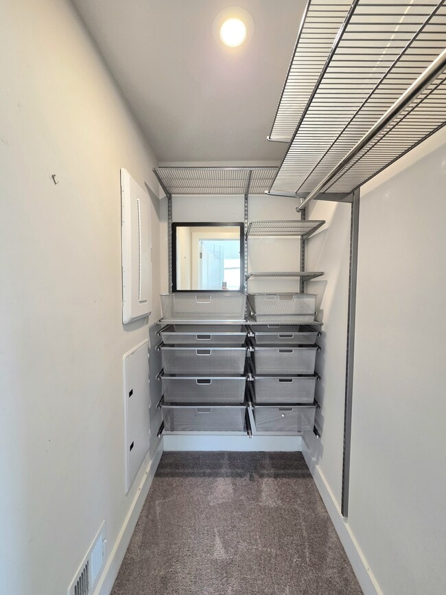 Building Photo - 820 Fern Pl NW