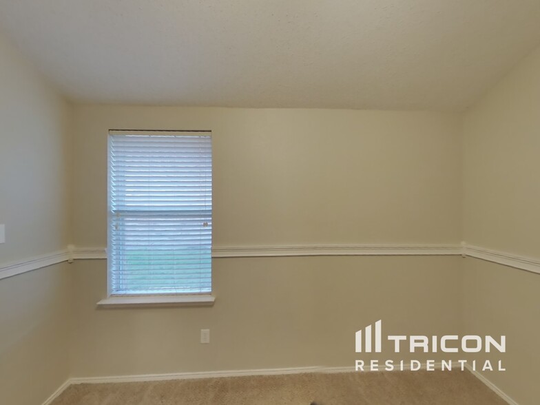 Building Photo - 1504 Redman Dr