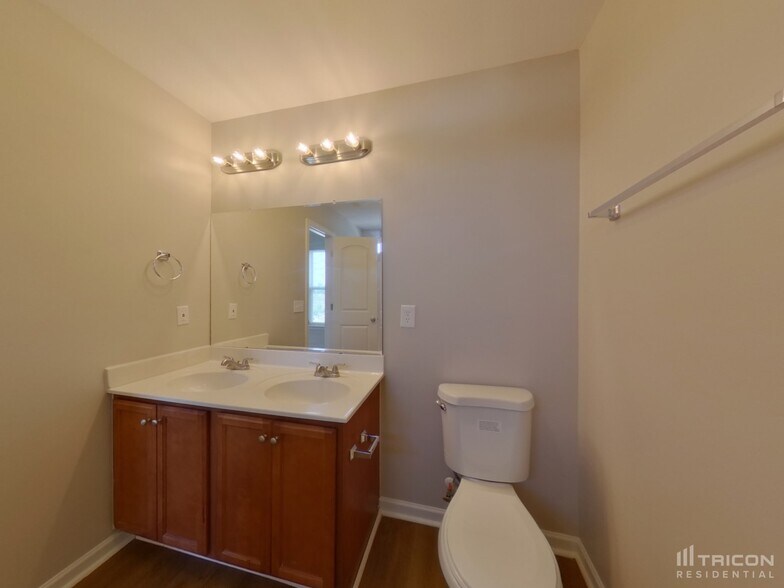 Building Photo - 657 Switchback Ct