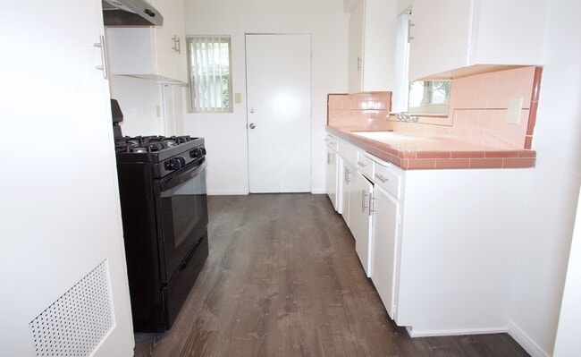 Building Photo - Centrally located 1 Bedroom 1 Bath Apartment Near SDSU & Talmadge!