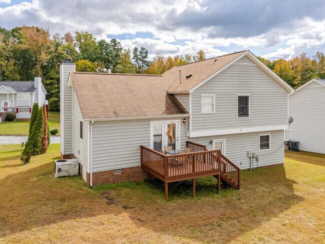 Building Photo - 305 Humble Rd