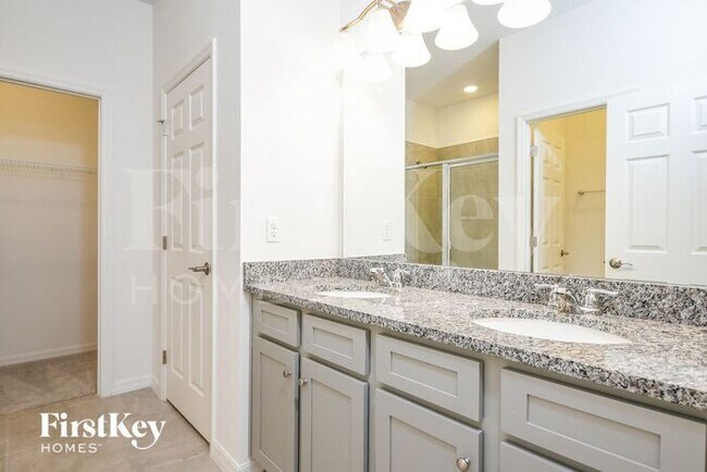 Building Photo - 1242 Ponca Rd