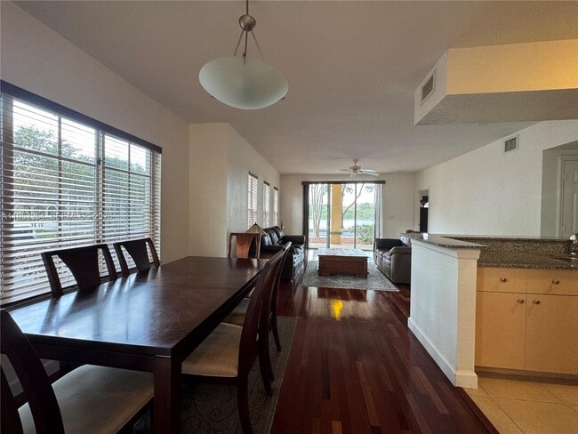 Building Photo - 2557 Centergate Dr