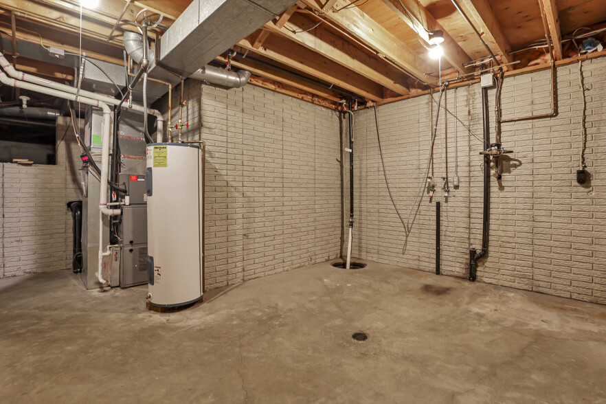 W/D hookup in basement - 2991 Cranston Dr