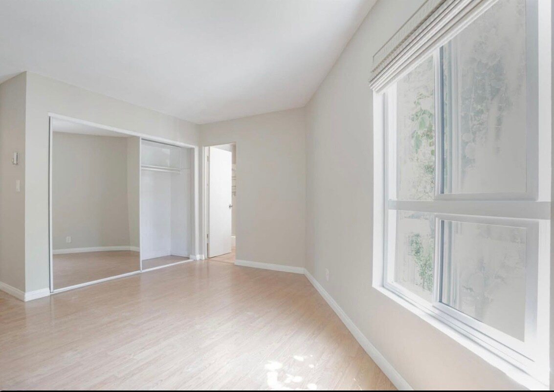 Building Photo - 8577 Rugby Dr