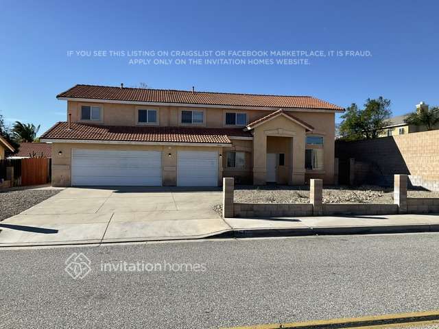 Building Photo - 2642 N Maple Ave