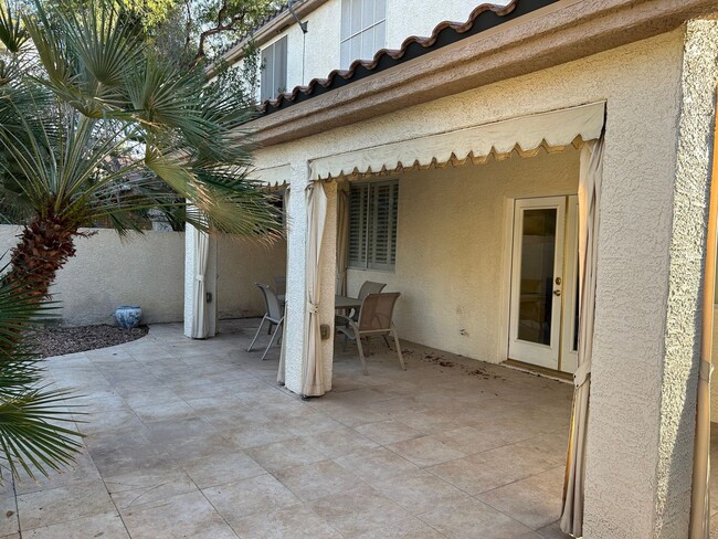 Building Photo - 2 story townhome in Seven Hills