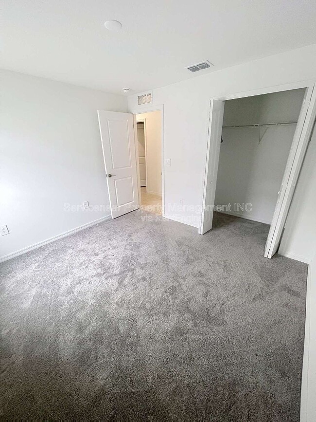 Building Photo - 8844 Bay Leaf Dr