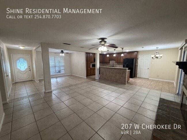 Building Photo - 207 W Cherokee Dr