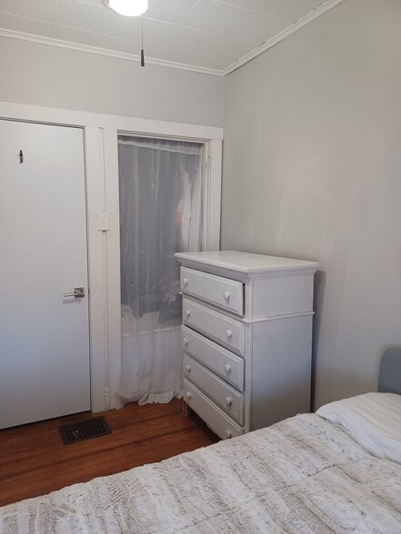 Building Photo - 206 Marne Rd