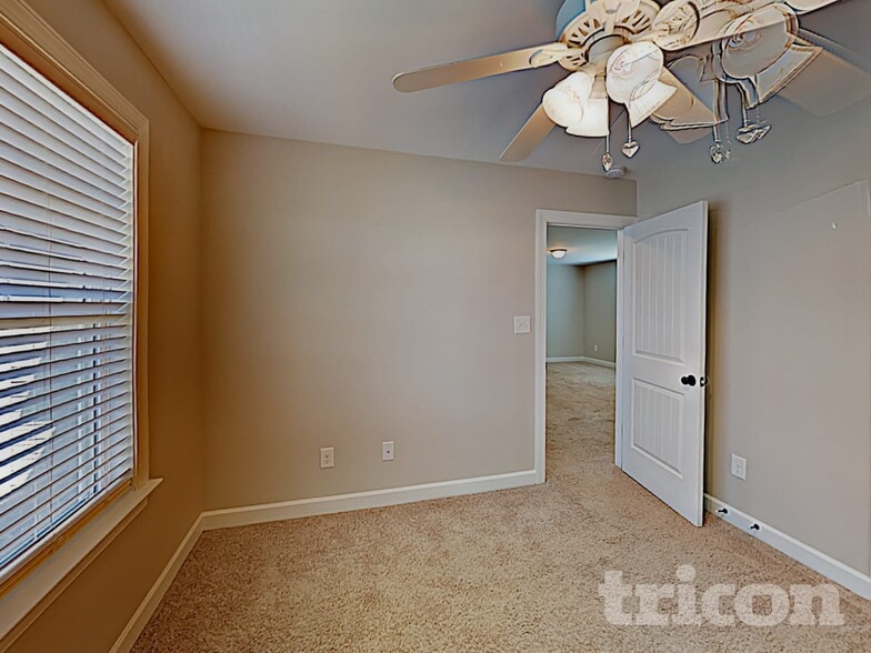 Building Photo - 69 Diamond Creek Dr