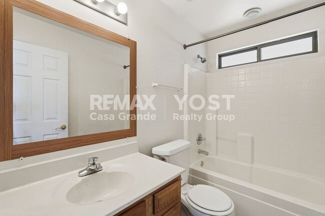 Building Photo - Bright, Open Floor Plan with Low-Maintenance Yard in Arizona City!