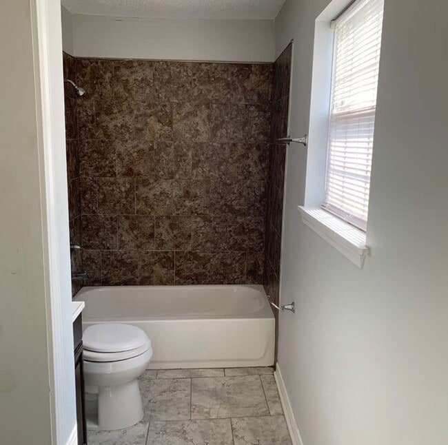 Building Photo - 42 S Claybrook St