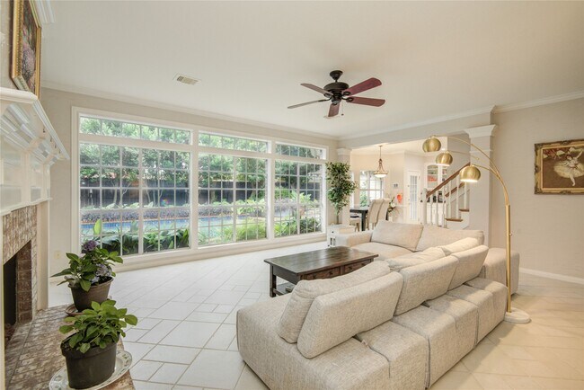 Building Photo - 3902 Lyndhurst Pl