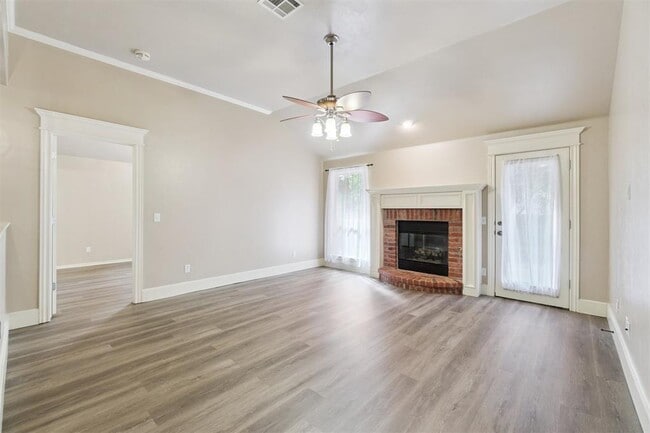 Building Photo - 16413 Village Green Dr