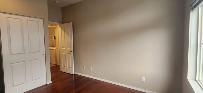 Building Photo - 2 Bed / 1 Bath townhome at Summerhill Vill...