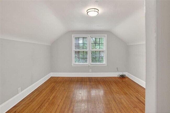 Building Photo - 2728 Winburn Terrace
