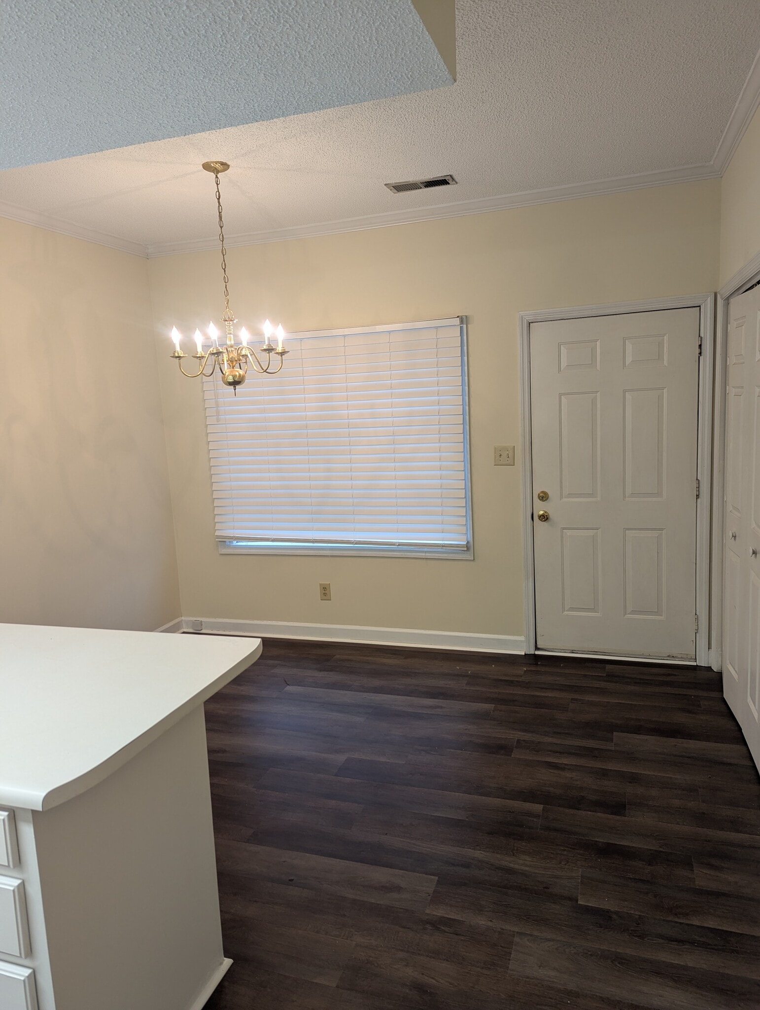 Dining area - 322 Woodburn Creek Rd