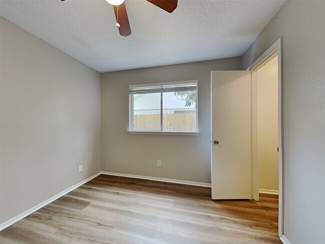 Building Photo - 7410 Soledad Dr