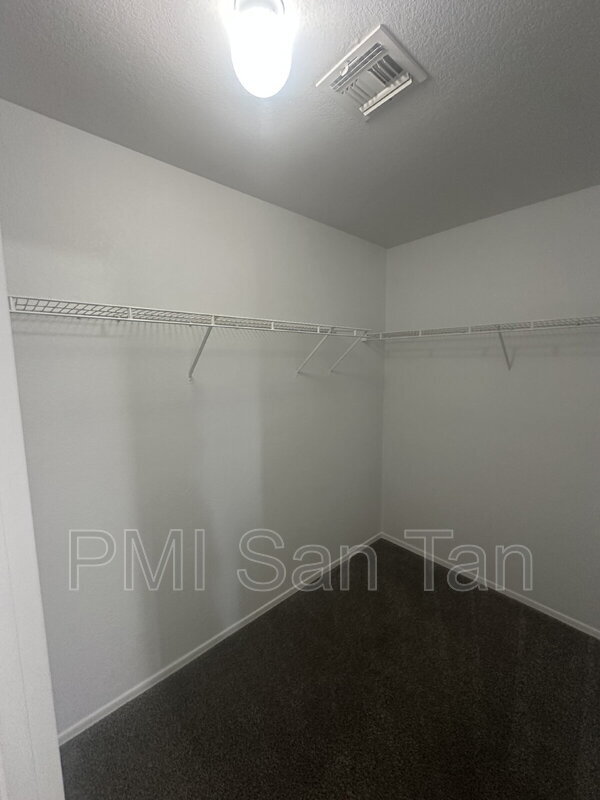 Building Photo - 941 E Denim Trail