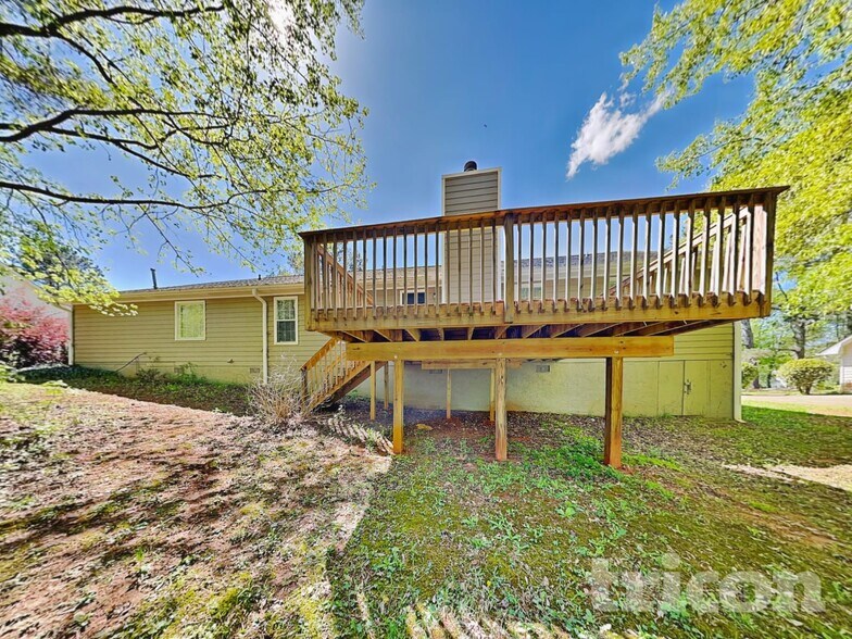 Building Photo - 555 N Oakland Cir