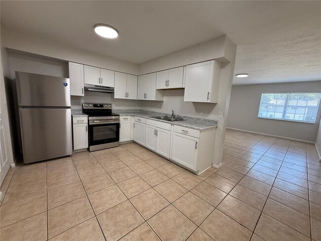 Building Photo - 6104 SW 12 Pl