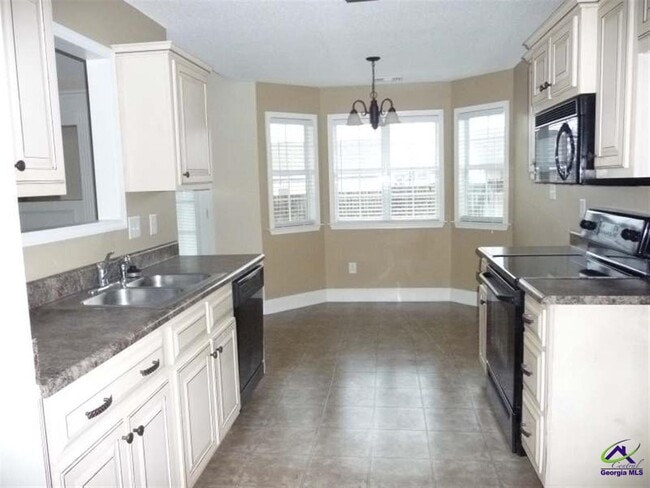 Building Photo - 113 Cedarland Dr