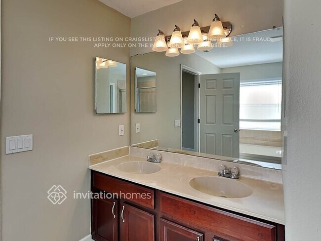 Building Photo - 8809 Cameron Crest Dr