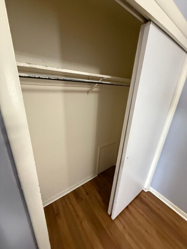 Building Photo - 4 Bedroom 2 Bathroom Home on Large Corner Lot with 2 Car Attached Garage In Great Neighborhood In...