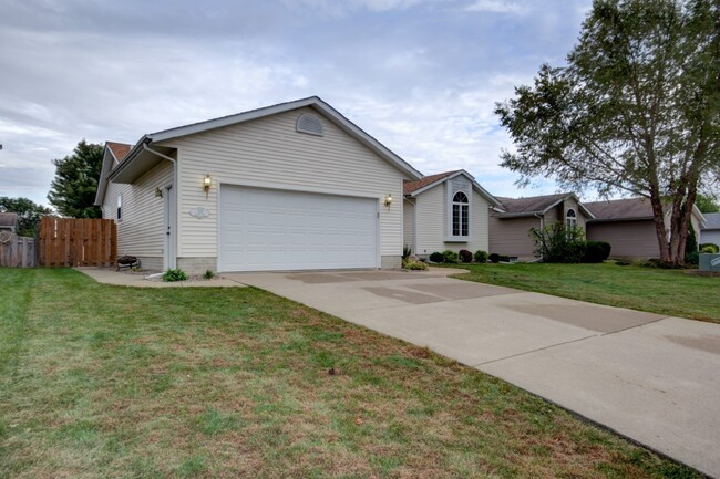 Building Photo - Updated 3 bedroom ranch